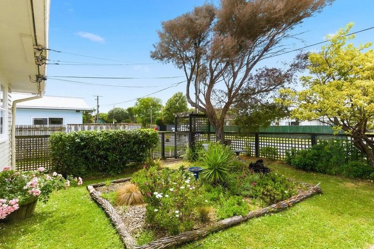 Photo of property in 17 Walton Road, Paraparaumu Beach, Paraparaumu, 5032