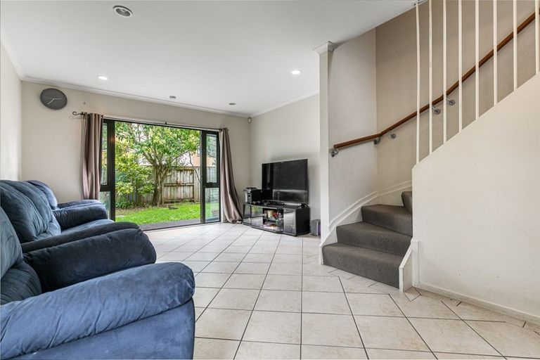 Photo of property in 56 Verdale Circle, Glen Eden, Auckland, 0602