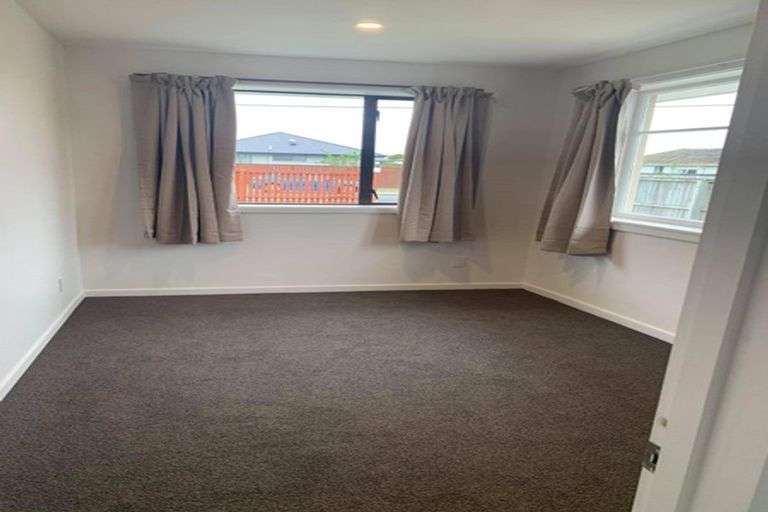 Photo of property in 61 Palmers Road, New Brighton, Christchurch, 8083
