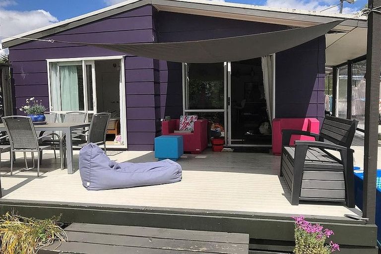 Photo of property in 28 Matakohe Road East, Matakohe, 0593