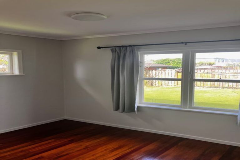 Photo of property in 59 Hutchinson Avenue, New Lynn, Auckland, 0600