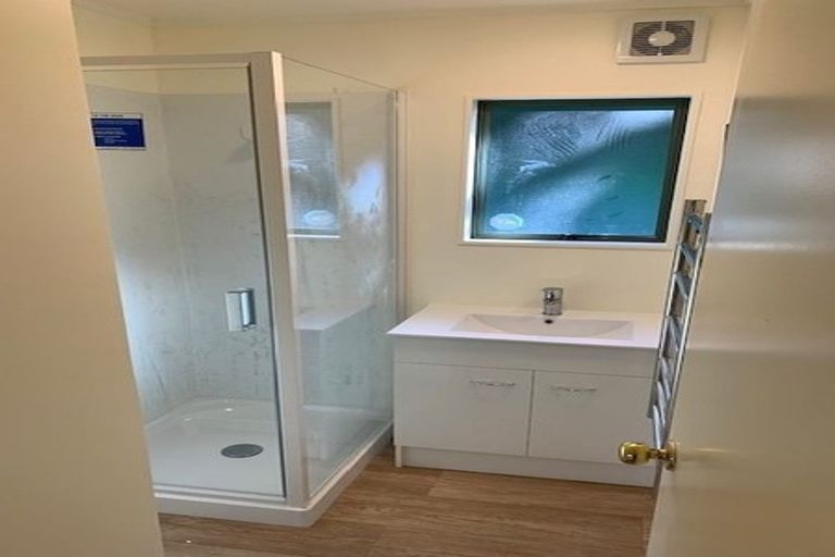 Photo of property in 85 Fairclough Road, Beach Haven, Auckland, 0626