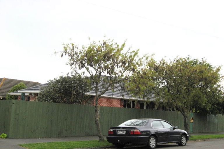 Photo of property in 2a Sevenoaks Drive, Bryndwr, Christchurch, 8053