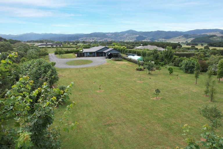 Photo of property in 49 Ohau Terraces, Ohau, Levin, 5570