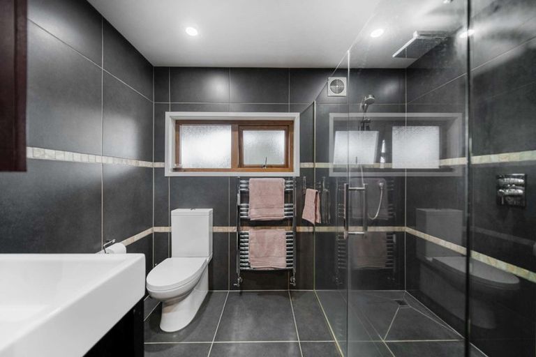 Photo of property in 18 Fielding Crescent, Farm Cove, Auckland, 2012