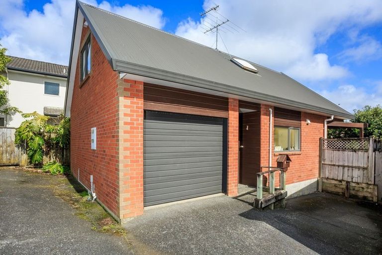 Photo of property in 12/37 Fields Parade, Oteha, Auckland, 0632