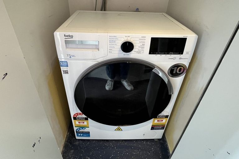 Photo of property in Qba Apartments, 4u/51 Webb Street, Mount Cook, Wellington, 6011