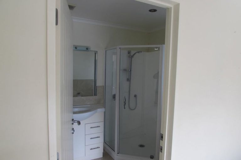 Photo of property in 60 South Kensington Way, Henderson, Auckland, 0612