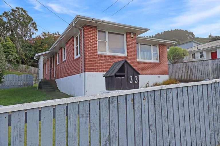 Photo of property in 33 Victory Crescent, Tawa, Wellington, 5028