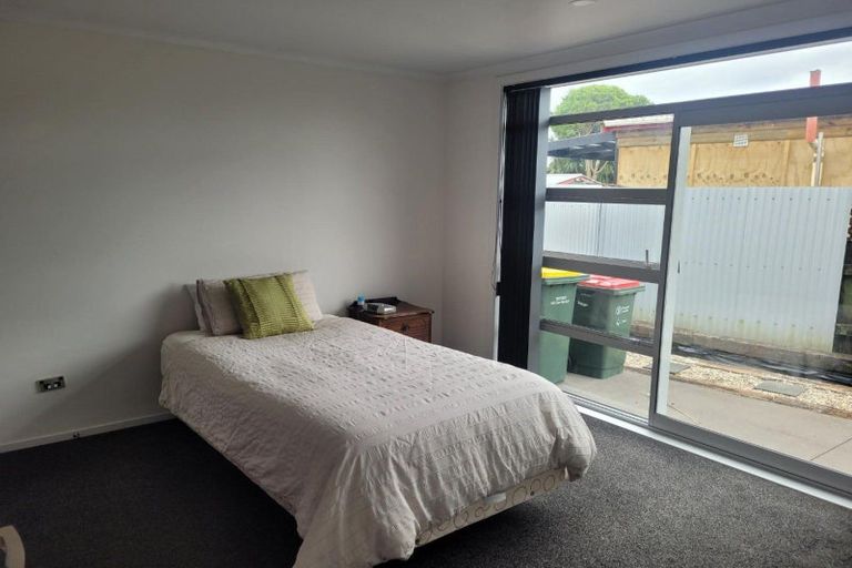 Photo of property in 32 Pioneer Road, Moturoa, New Plymouth, 4310