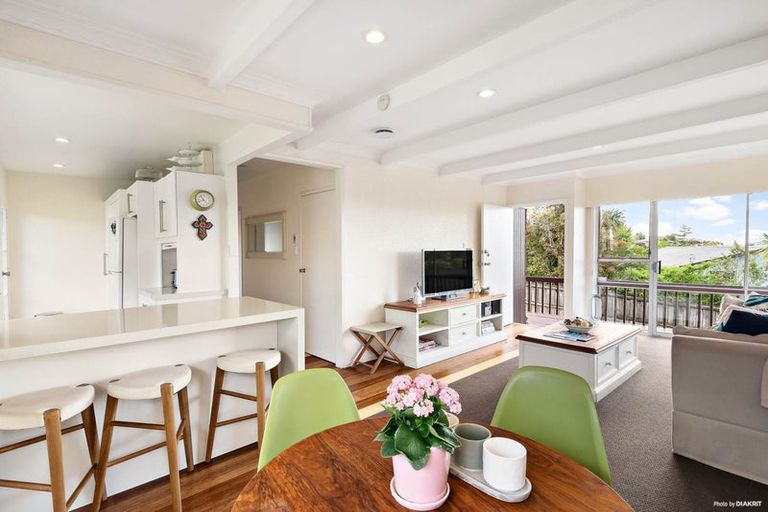 Photo of property in 2/14 Ensign Place, Hillcrest, Auckland, 0627
