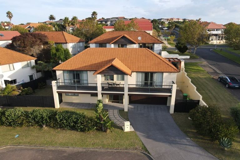 Photo of property in 11 Parkwood Crescent, Gulf Harbour, Whangaparaoa, 0930