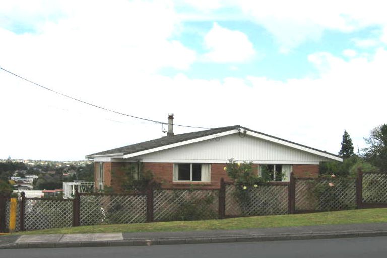 Photo of property in 2/59a Target Road, Totara Vale, Auckland, 0629