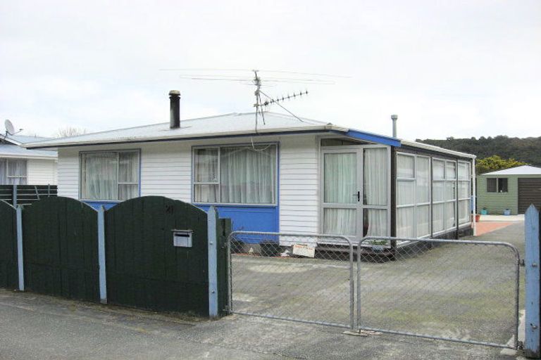 Photo of property in 21 Trelawney Road, Wainuiomata, Lower Hutt, 5014