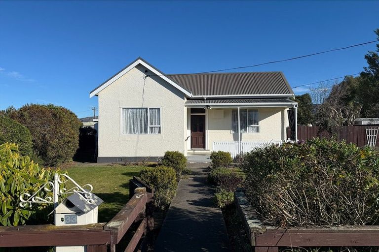Photo of property in 33 Leonard Street, Waimate, 7924