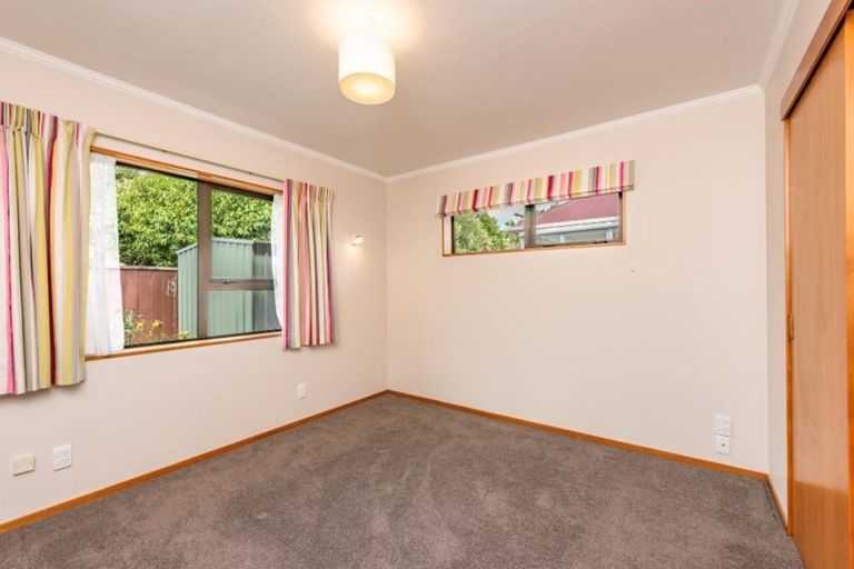 Photo of property in 2/10 Bellevue Road, Woburn, Lower Hutt, 5010