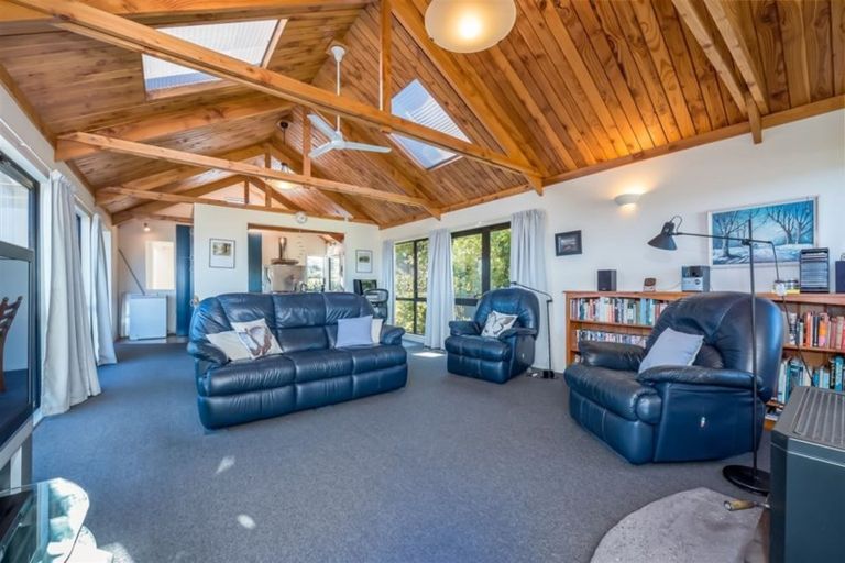 Photo of property in 100 Viewmont Drive, Harbour View, Lower Hutt, 5010