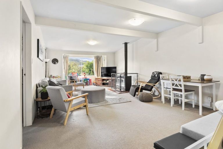 Photo of property in The Triangle, 4/33 Halswater Drive, Churton Park, Wellington, 6037