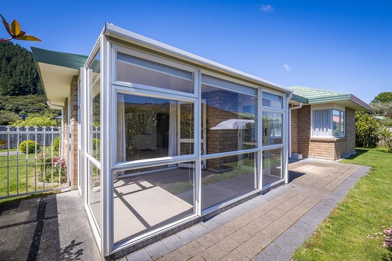 Photo of property in 18 Tararua Street, Paraparaumu, 5032