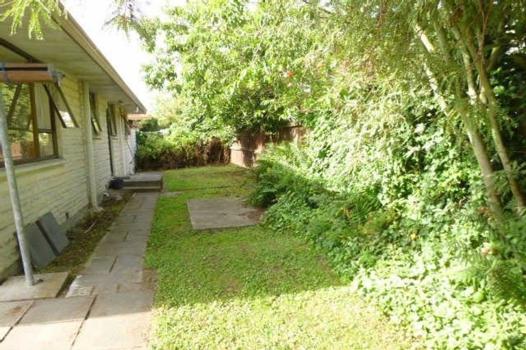 Photo of property in 2/14 Siska Place, Upper Riccarton, Christchurch, 8041