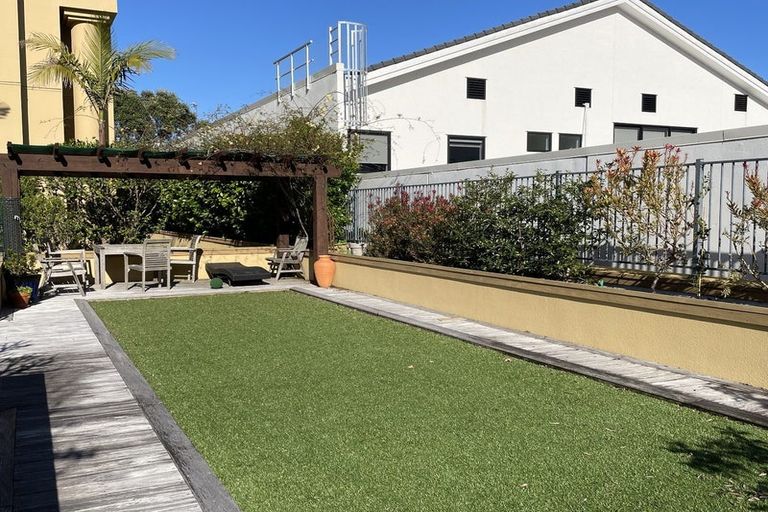 Photo of property in 2c/7-11 Bute Road, Browns Bay, Auckland, 0630