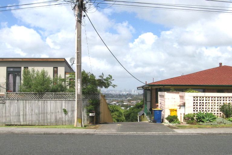 Photo of property in 2/11 Castor Bay Road, Castor Bay, Auckland, 0620