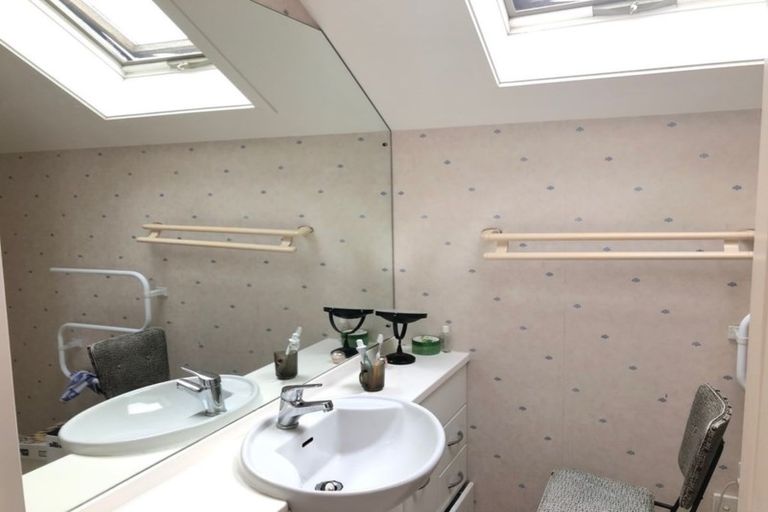 Photo of property in 33a Oakwood Grove, Eastern Beach, Auckland, 2012