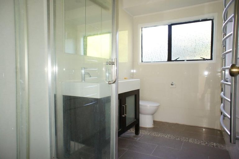 Photo of property in 3 Newport Place, Forrest Hill, Auckland, 0620