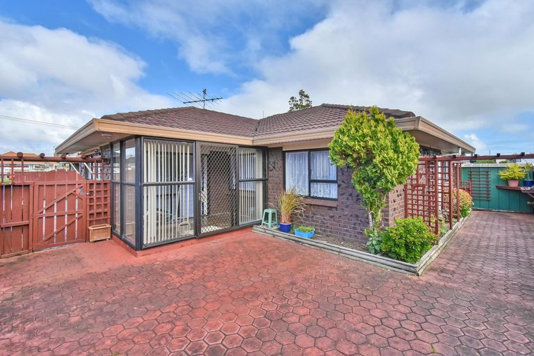 Photo of property in 2/30 Hoteo Avenue, Papatoetoe, Auckland, 2025