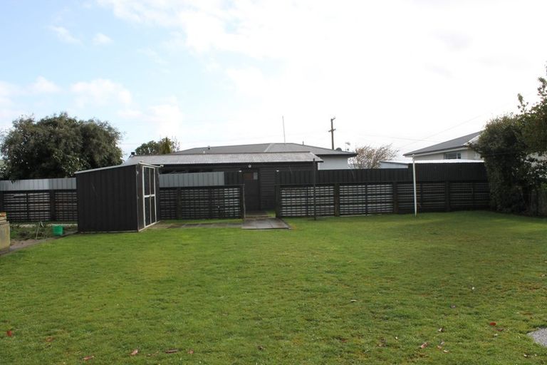 Photo of property in 18 Kilmarnock Street, Wallacetown, 9816