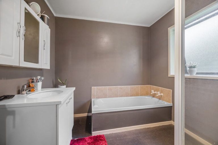 Photo of property in 29 Mccahon Drive, Pukehangi, Rotorua, 3015