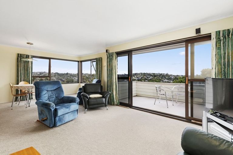 Photo of property in 2/21 Arran Road, Browns Bay, Auckland, 0630