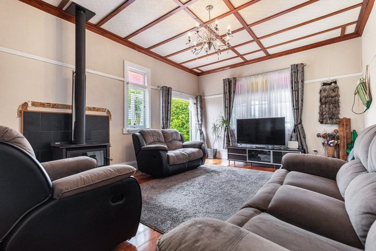 Photo of property in 14 Sandspit Road, Waiuku, 2123