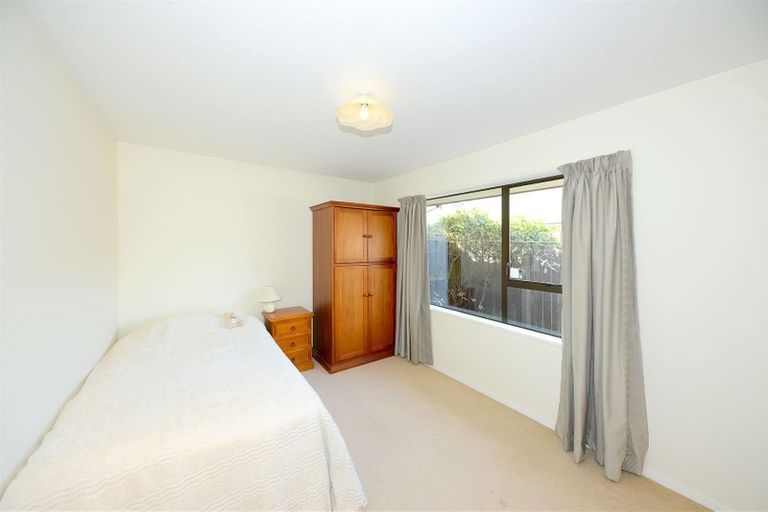 Photo of property in 92 Apsley Drive, Avonhead, Christchurch, 8042