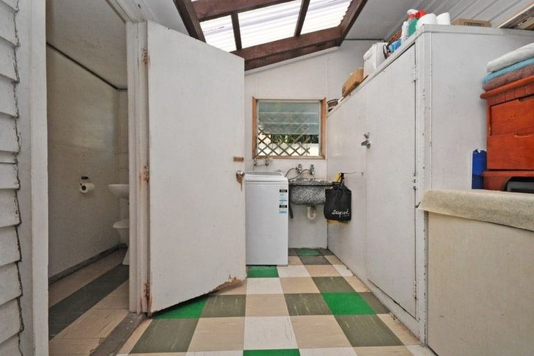 Photo of property in 122 Beaumonts Way, Manurewa, Auckland, 2102