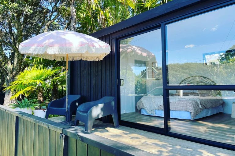 Photo of property in 13 Holgate Avenue, Herald Island, Auckland, 0618