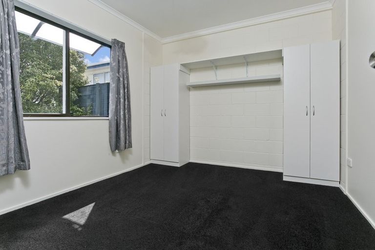 Photo of property in 2/8 Abbeygate Street, Birkdale, Auckland, 0626