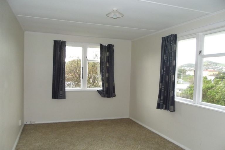 Photo of property in 12 Dorset Grove, Cannons Creek, Porirua, 5024