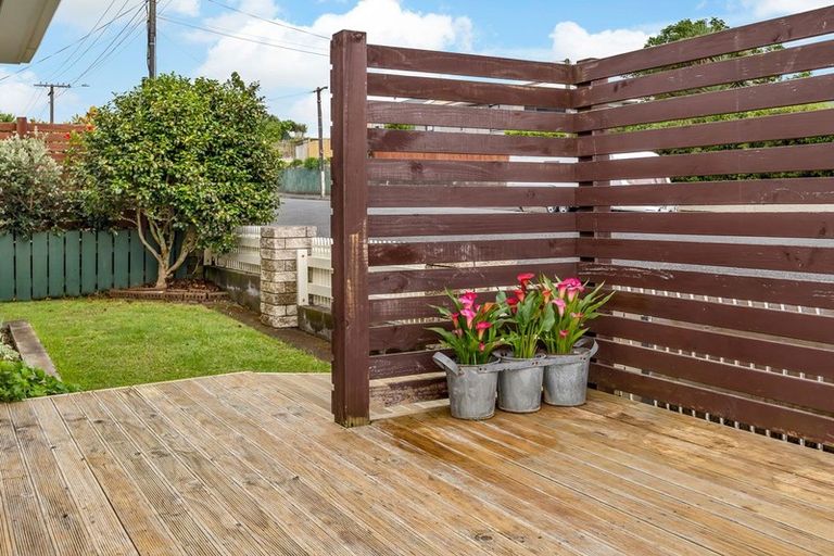 Photo of property in 1/4 French Street, Moturoa, New Plymouth, 4310