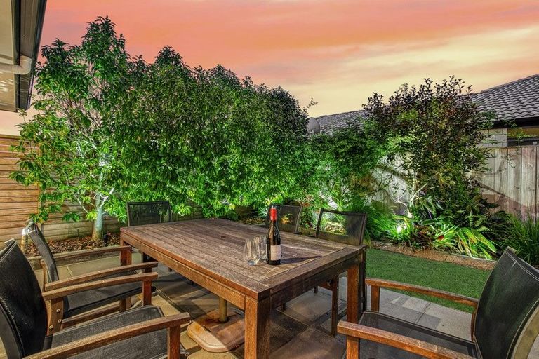 Photo of property in 12 Lombardia Way, Karaka, Papakura, 2113