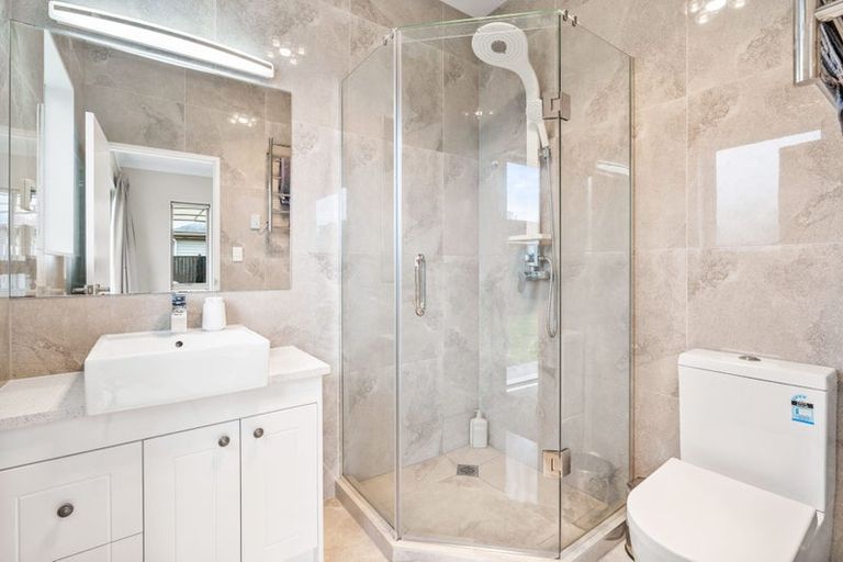 Photo of property in 4 Lewis Younie Road, Kumeu, 0810