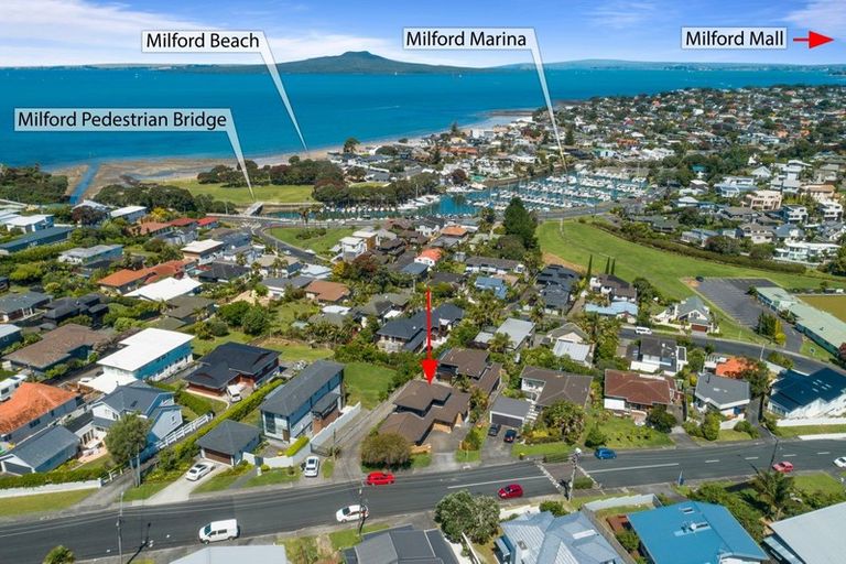 Photo of property in 1/11 Seaview Road, Castor Bay, Auckland, 0620