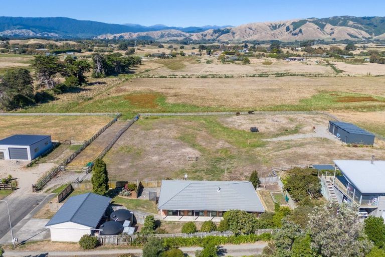 Photo of property in 13 Brendan Drive, Te Horo Beach, Otaki, 5581