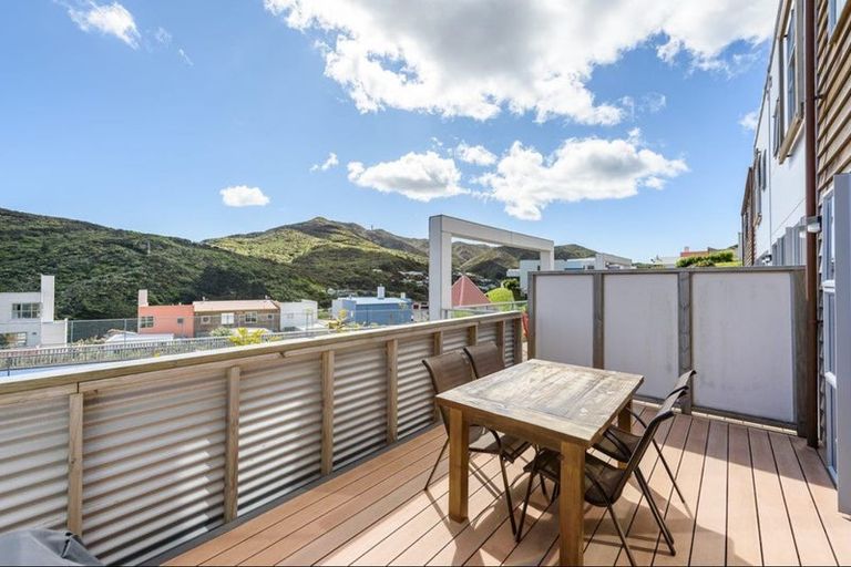Photo of property in 10 Saddleback Grove, Karori, Wellington, 6012