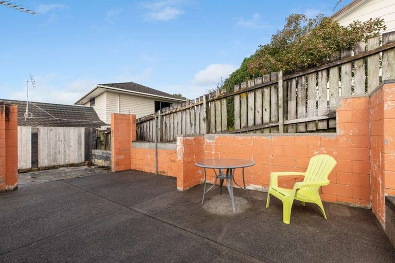 Photo of property in 2/321 Triangle Road, Massey, Auckland, 0614