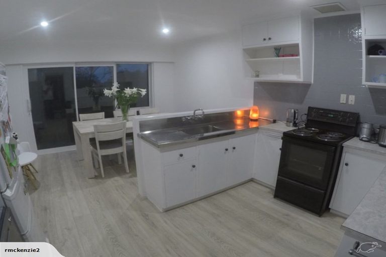 Photo of property in 35 Takahe Road, Titirangi, Auckland, 0604