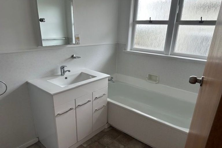 Photo of property in 1/48 Richards Avenue, Forrest Hill, Auckland, 0620