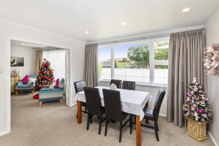 Photo of property in 17 Newbridge Place, Ilam, Christchurch, 8041