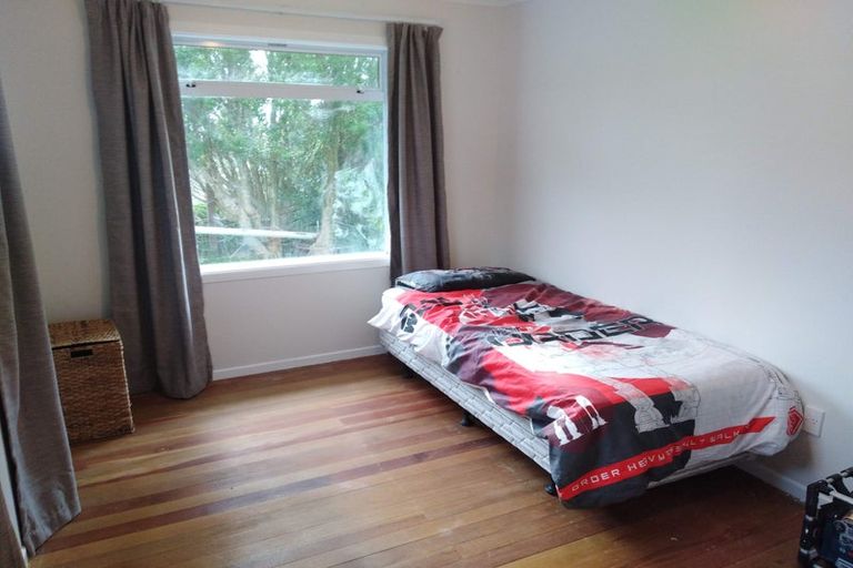 Photo of property in 15 Loasby Crescent, Newlands, Wellington, 6037