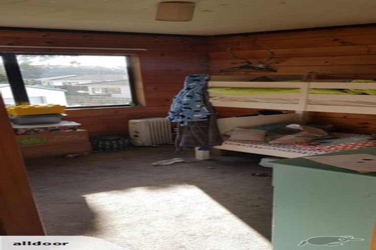 Photo of property in 21a Fernhaven Grove, Newlands, Wellington, 6037